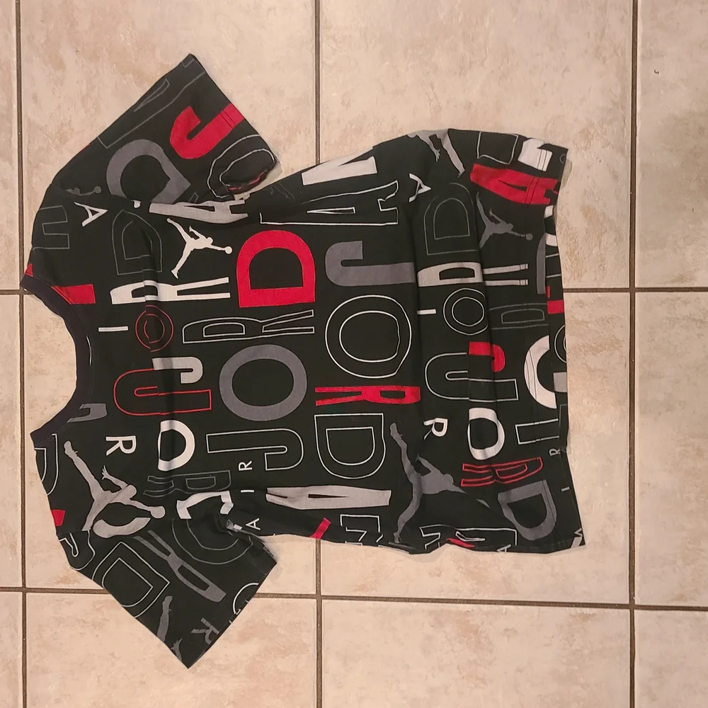 Jordan Kids Graphic T-Shirt - Black and Red - Picture 1 of 5